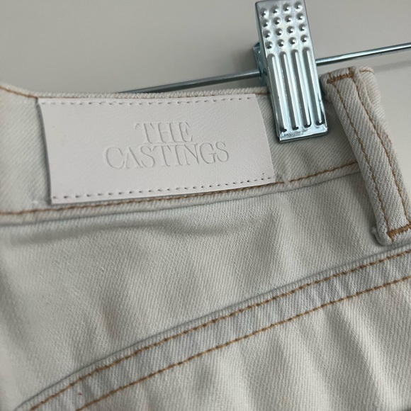 Aritzia The Casting Jeans in rare light denim colour. - Picture 3 of 4